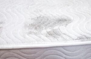 Spraying rubbing alcohol on mattress can reduce mold and mildew